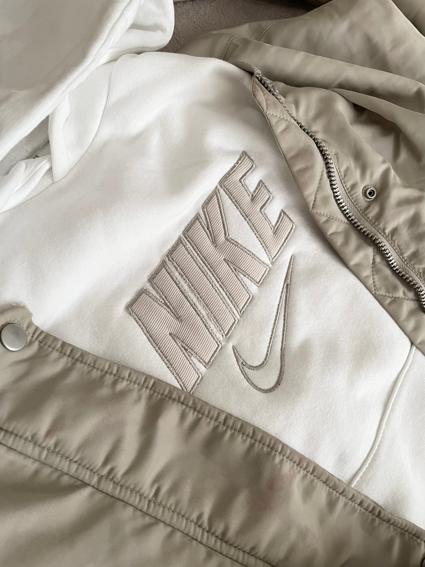 Rewind premium hoodie in milk