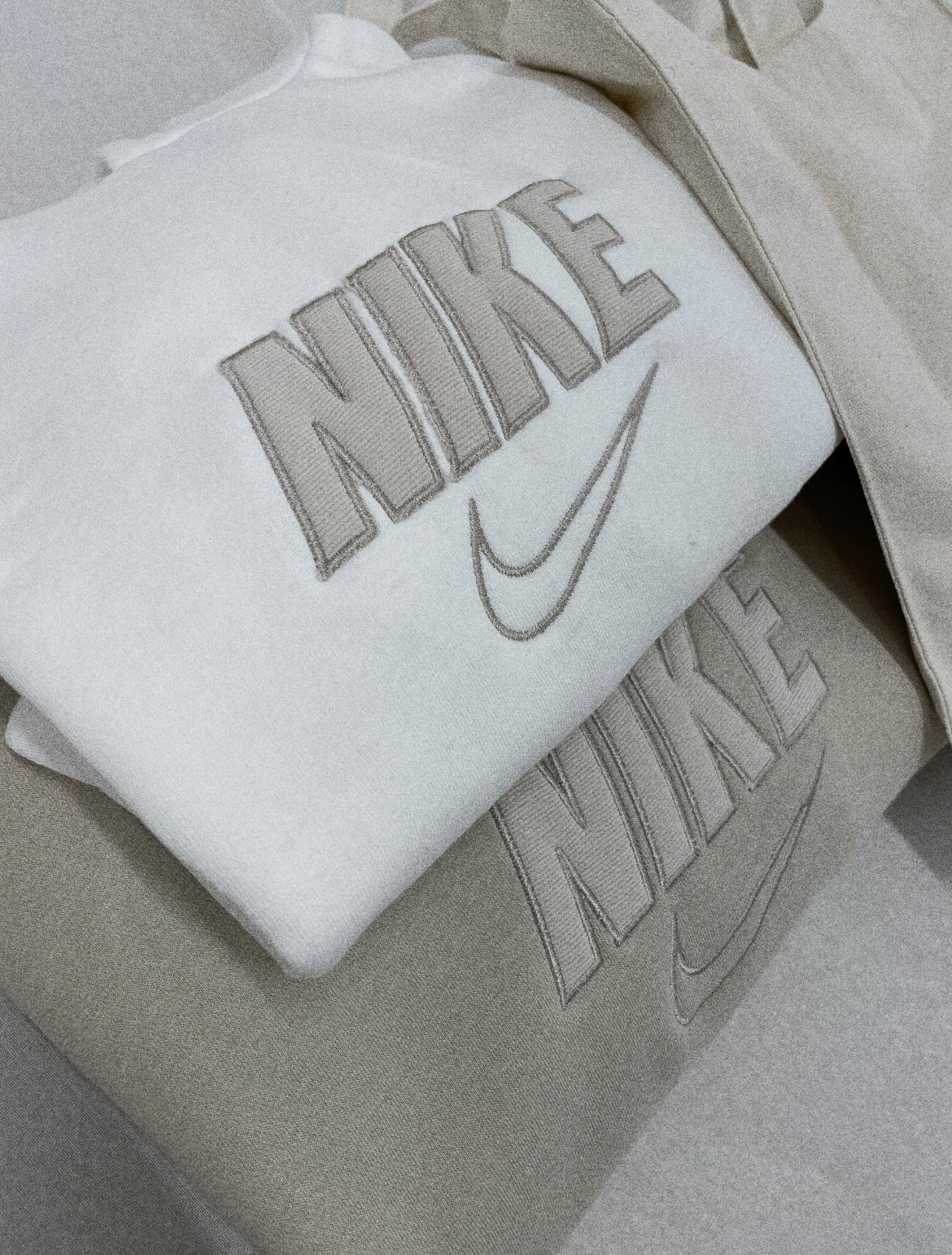 Rewind premium hoodie in stone