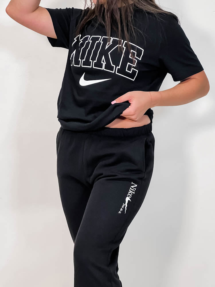 Out The Purse UK Old School T-Shirt & Jogger Set