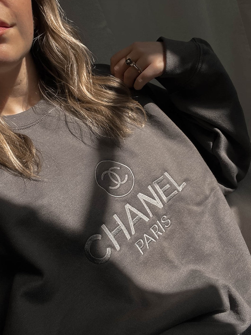 Paris Vintage Inspired Women's Sweatshirt in Charcoal