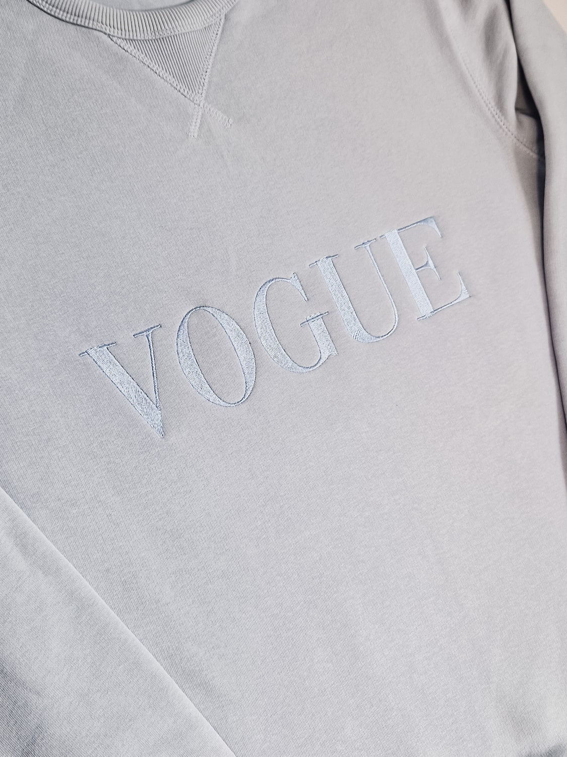 Out The Purse In Style Embroidered Sweatshirt creamy blue