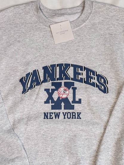 IMPERFECT / SALE - Yankees Ash Sweater M Out The Purse